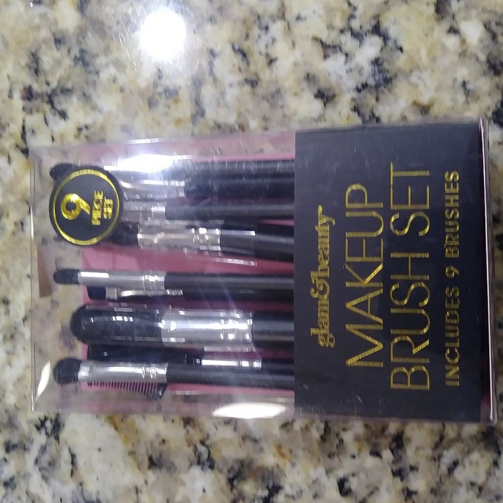 Make up brush new without tag